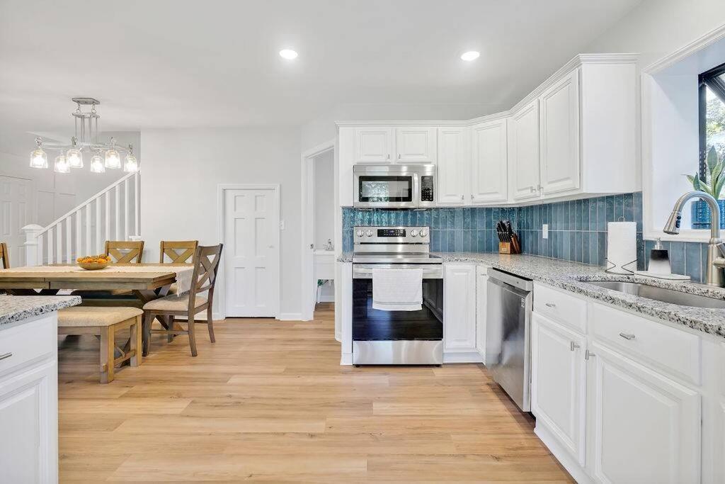 Middle Sound Hideaway~Beaches, Shopping, Families Villa Wilmington Exterior photo