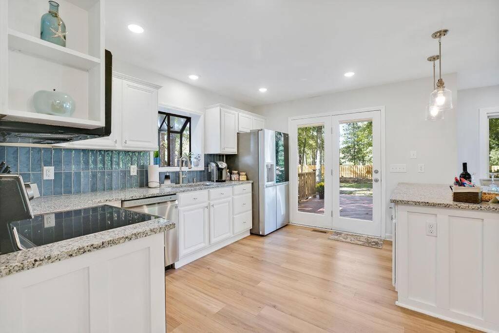 Middle Sound Hideaway~Beaches, Shopping, Families Villa Wilmington Exterior photo